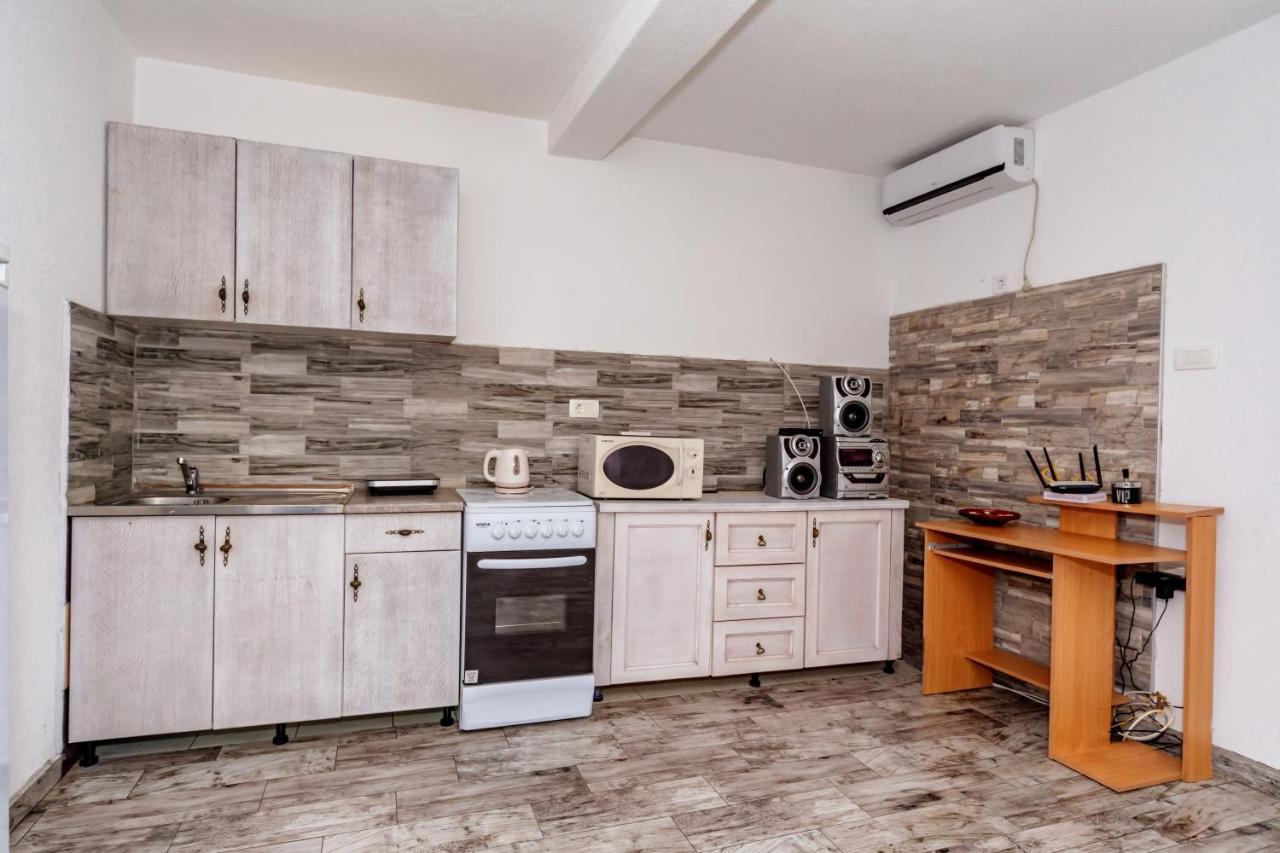 Apartmani Lira Sutomore Dış mekan fotoğraf
