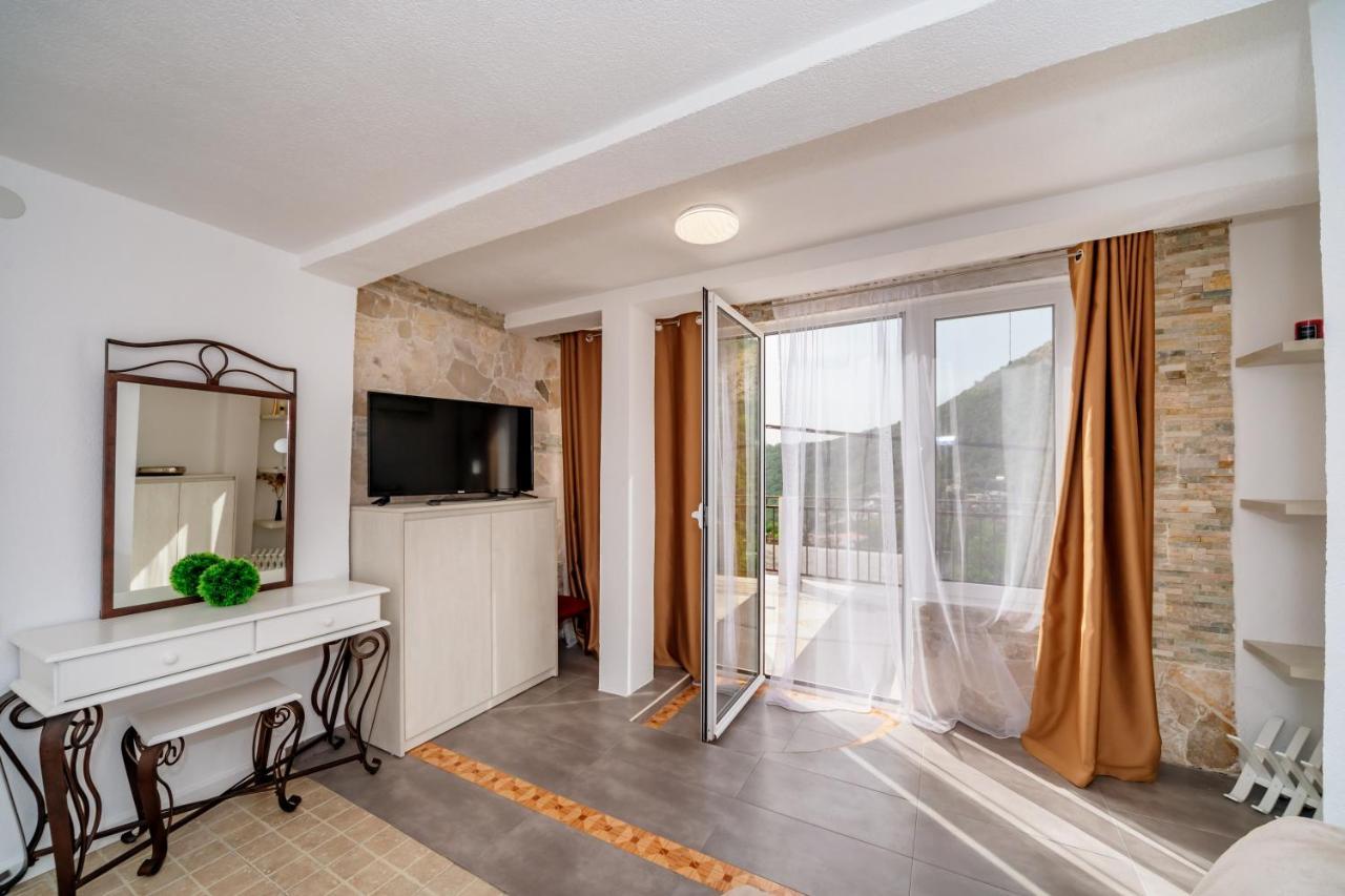 Apartmani Lira Sutomore Dış mekan fotoğraf
