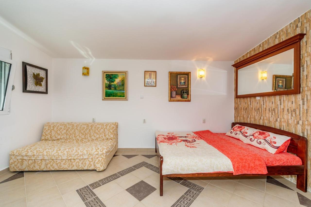 Apartmani Lira Sutomore Dış mekan fotoğraf